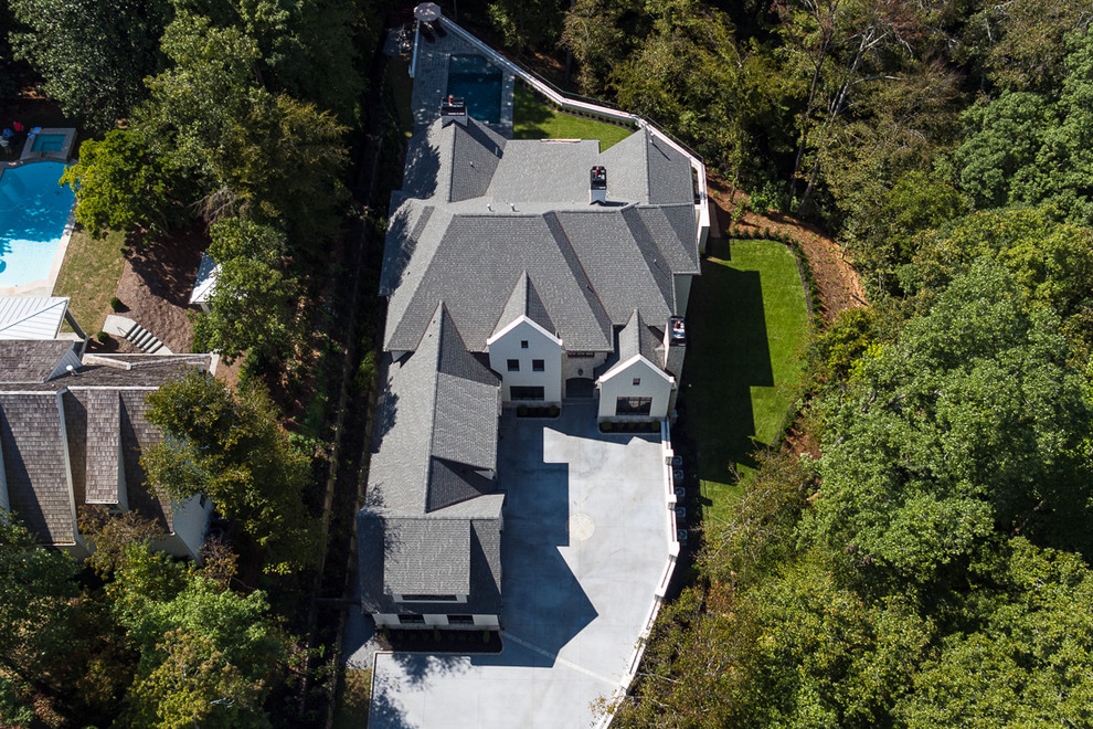 Photo of an expansive transitional exterior in Atlanta.