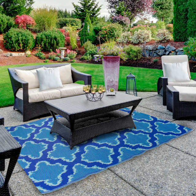 4' x 6' Blue Quatrefoil Rectangular Outdoor Area Rug Mediterranean