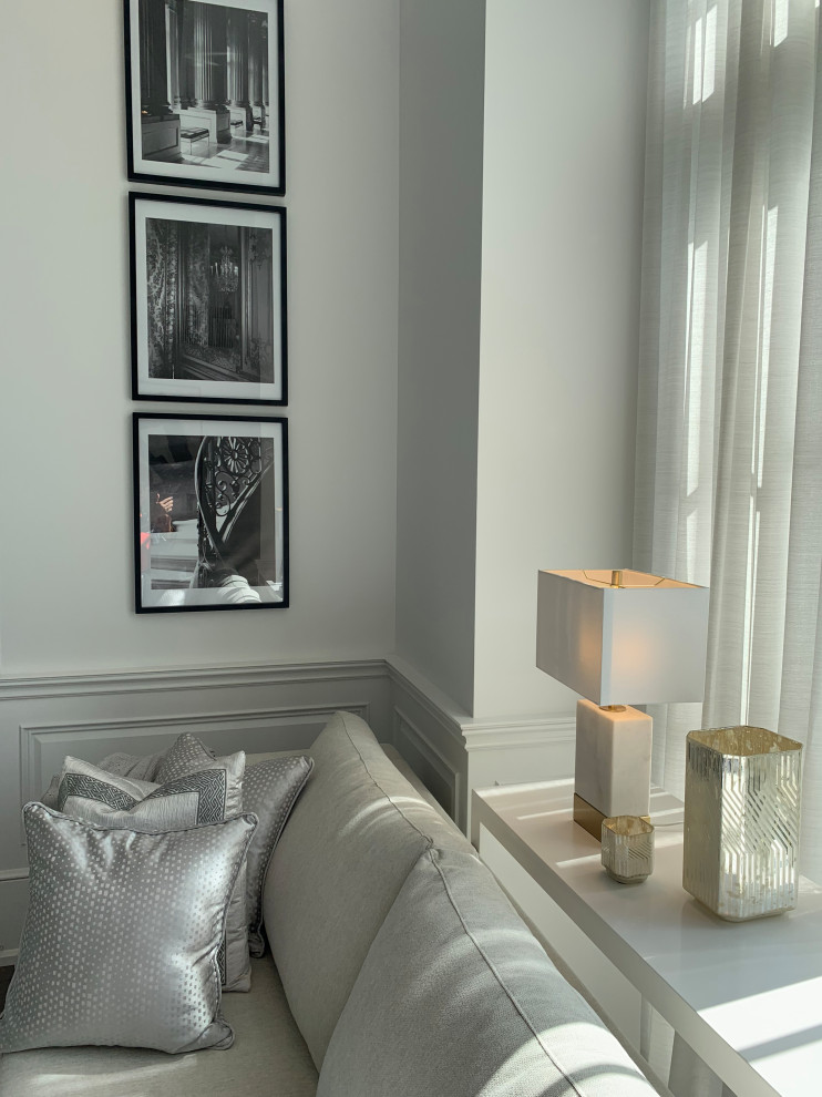 Гостиная в совеменном стиле Хай-тек в 2-х этажном доме.