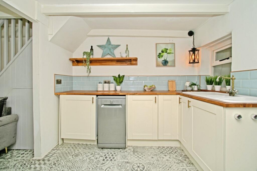 Peters Terrace - Staged to Sell