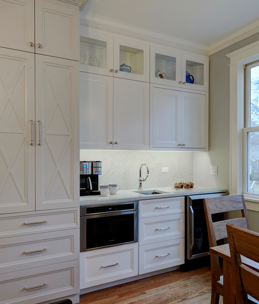 Inspiration for a transitional kitchen remodel in Chicago