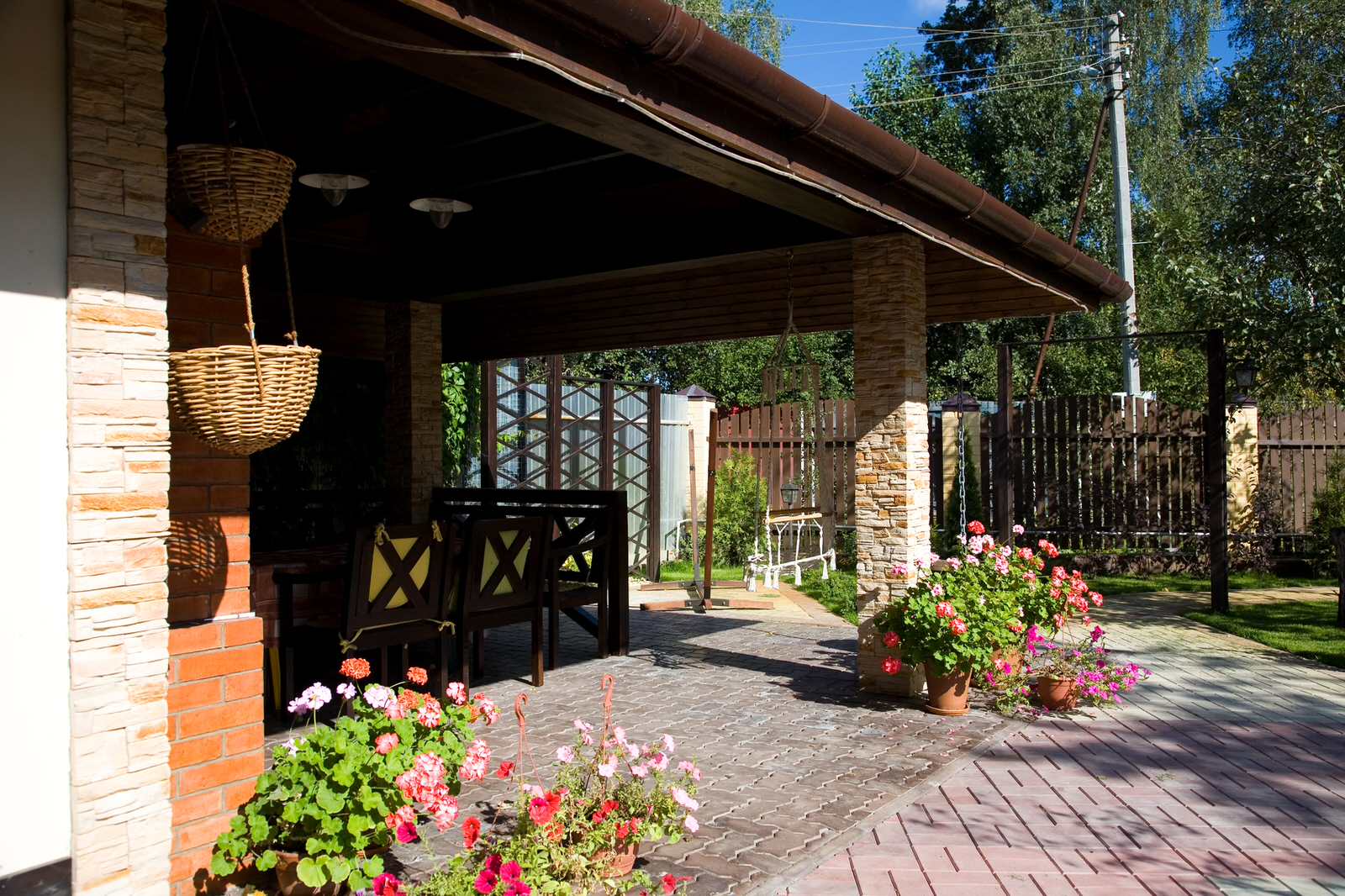 Беседка барбекю на участке