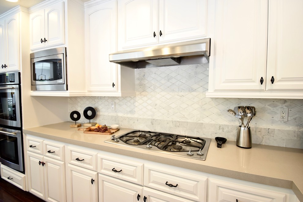 Transitional kitchen photo in Orange County