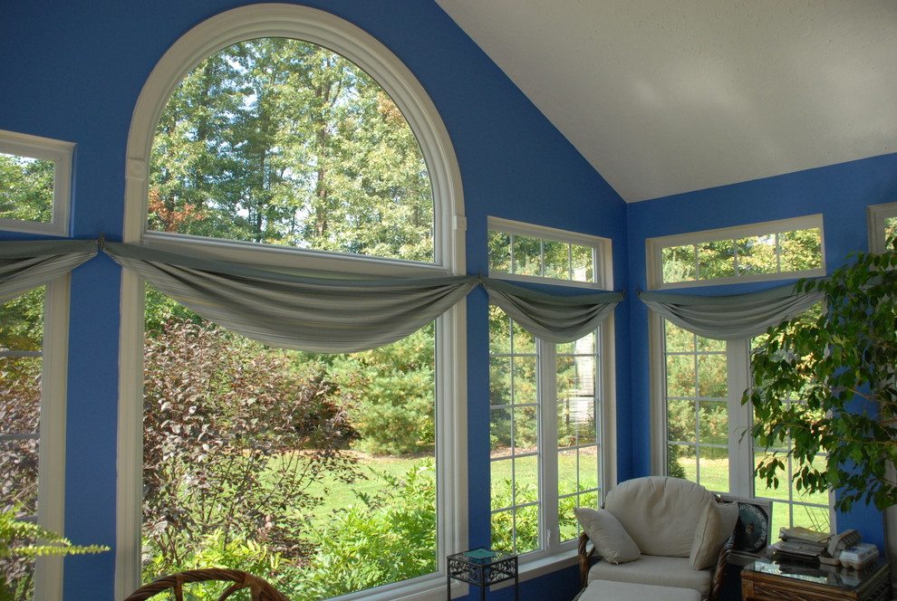 Inspiration for a large traditional sunroom in Cleveland.