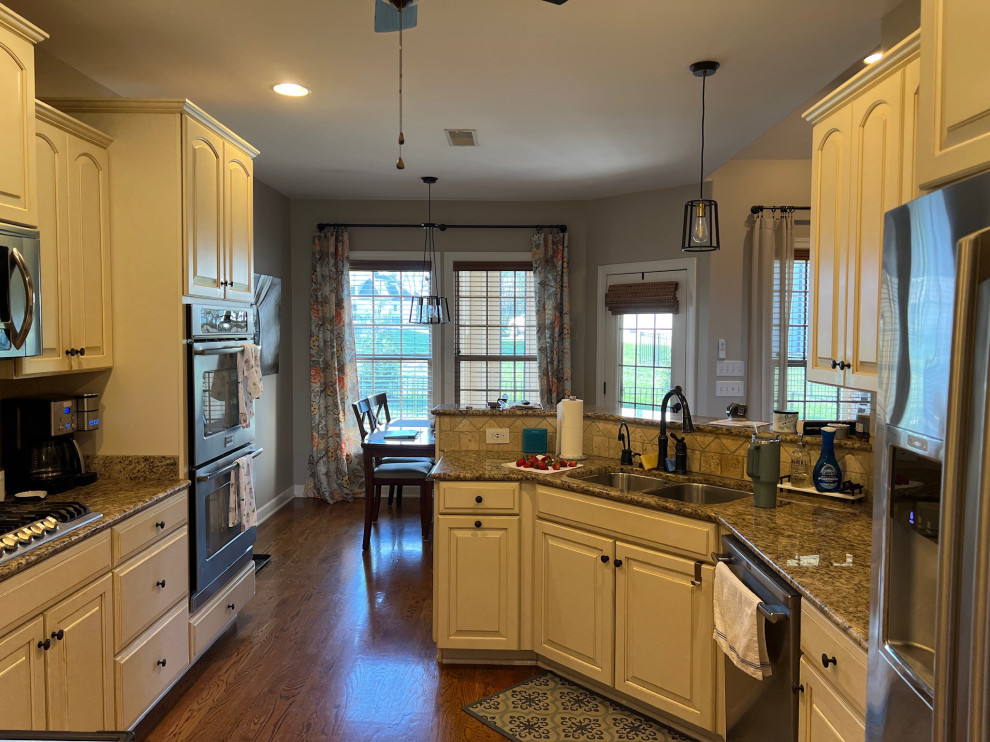 Chic Indian Lake Kitchen