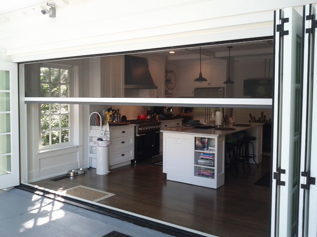 Executive Power Screen american-traditional-patio