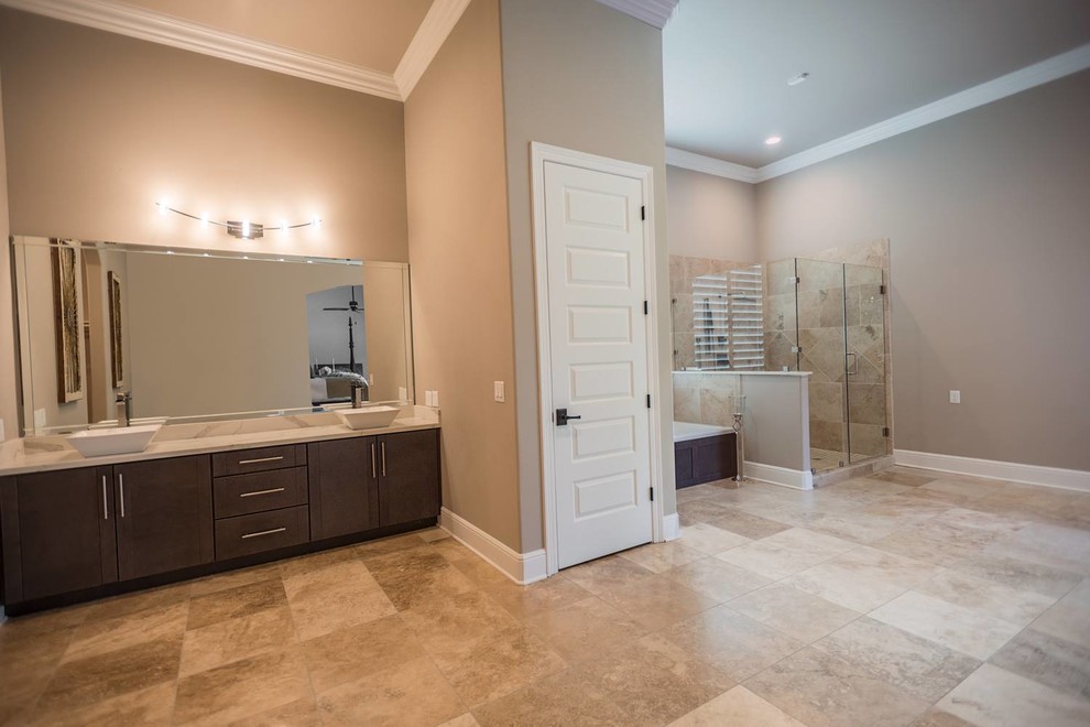 Transitional home design photo in Austin