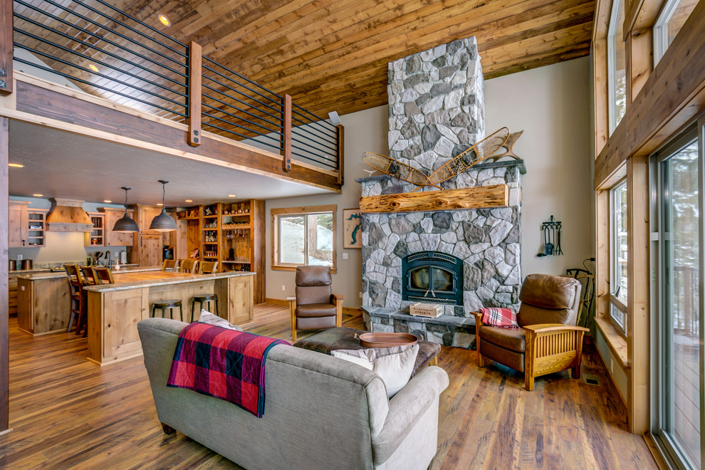 Mountain style home design photo in Seattle