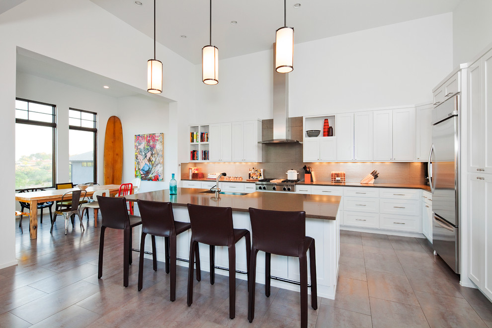 This is an example of a modern kitchen in Austin with stainless steel appliances.