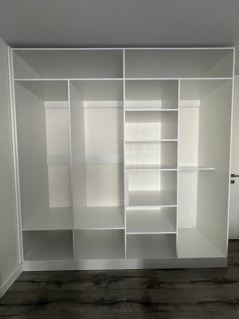 Стильный шкаф (сборка в деталях)