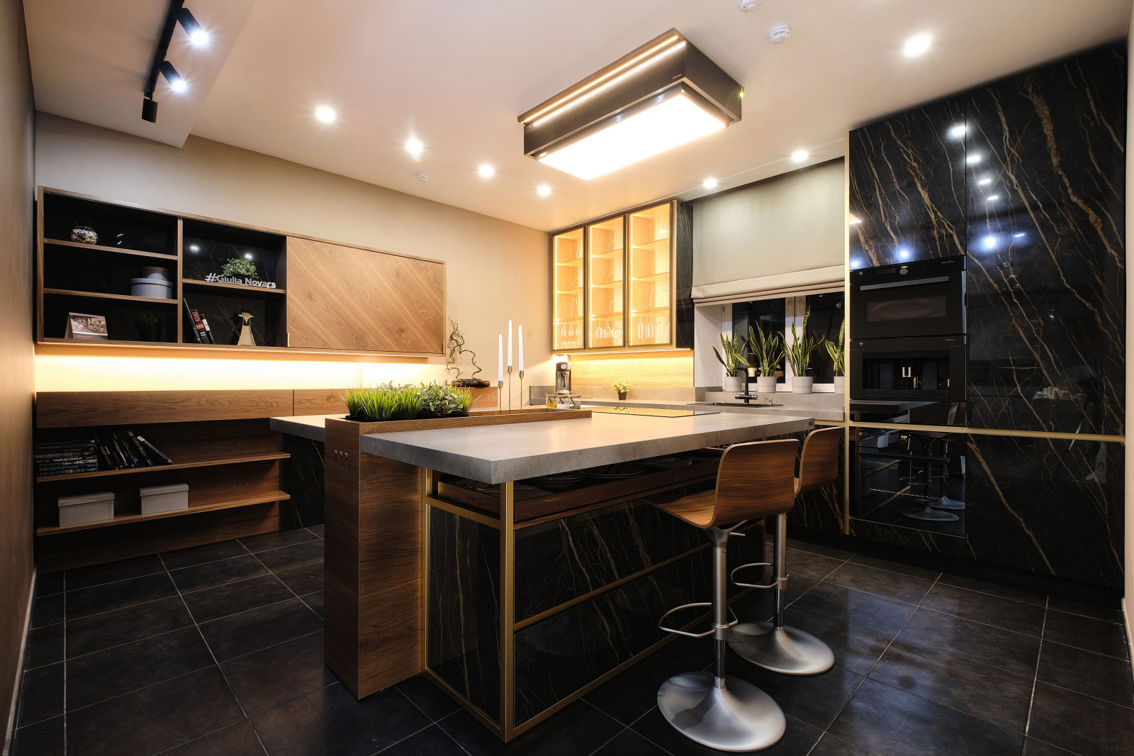 Современная кухня с керамическими фасадами