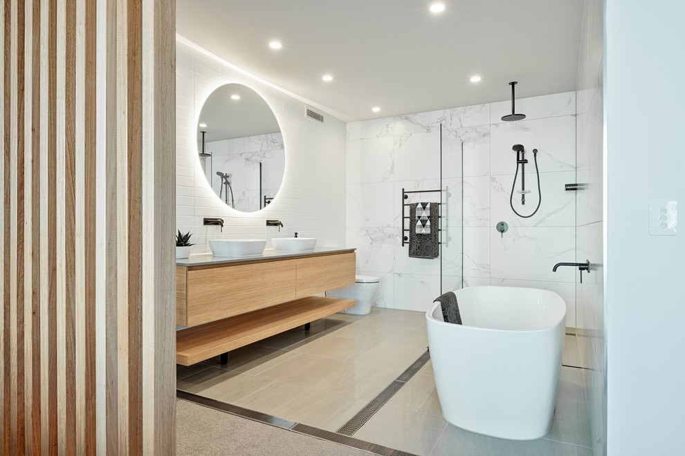 Photo of a modern bathroom in Sydney.