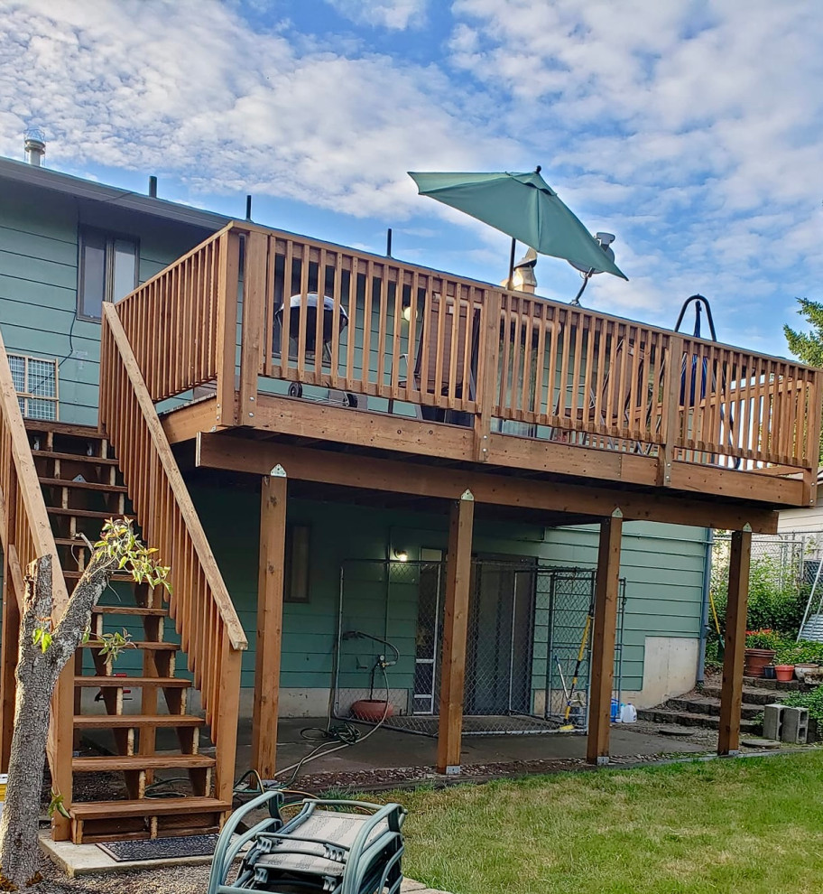 Gresham, Oregon - Second Floor Deck
