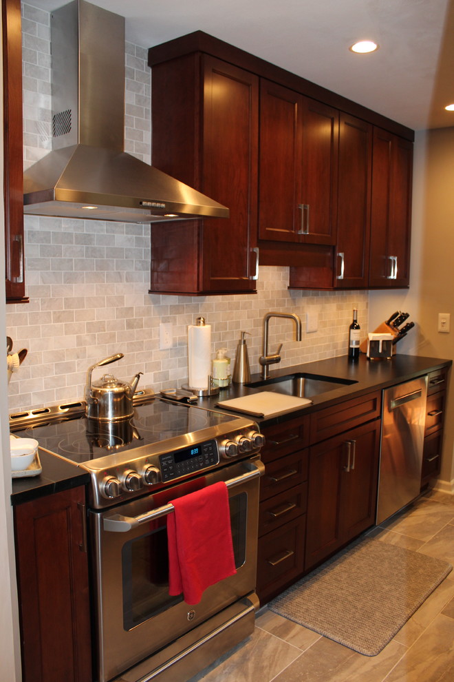 Kitchen - transitional kitchen idea