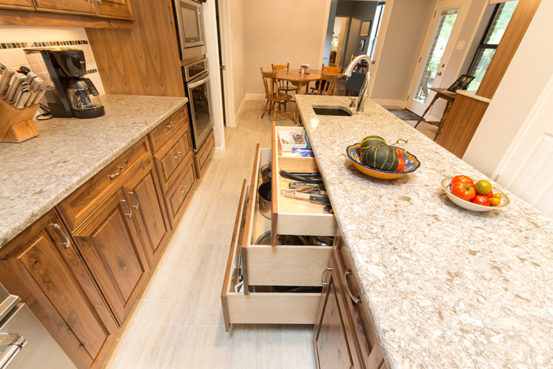 Country eat-in kitchen in Austin with an undermount sink, stainless steel appliances and with island.