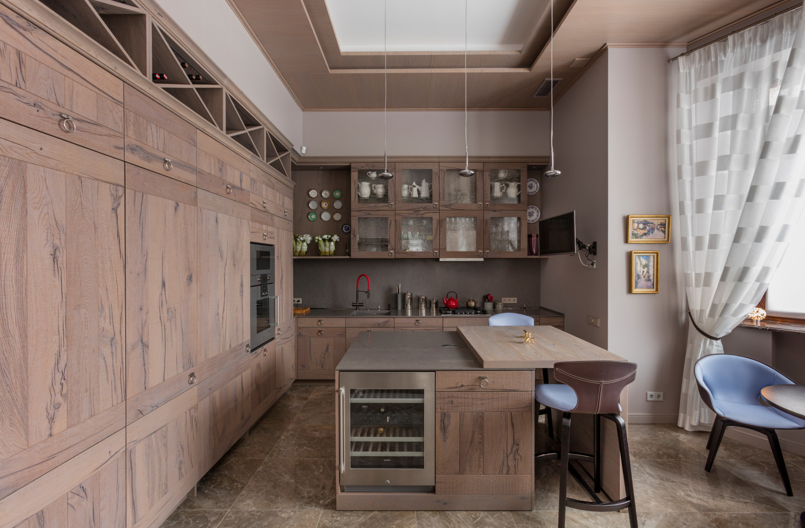 Кухонный гарнитур с островом.