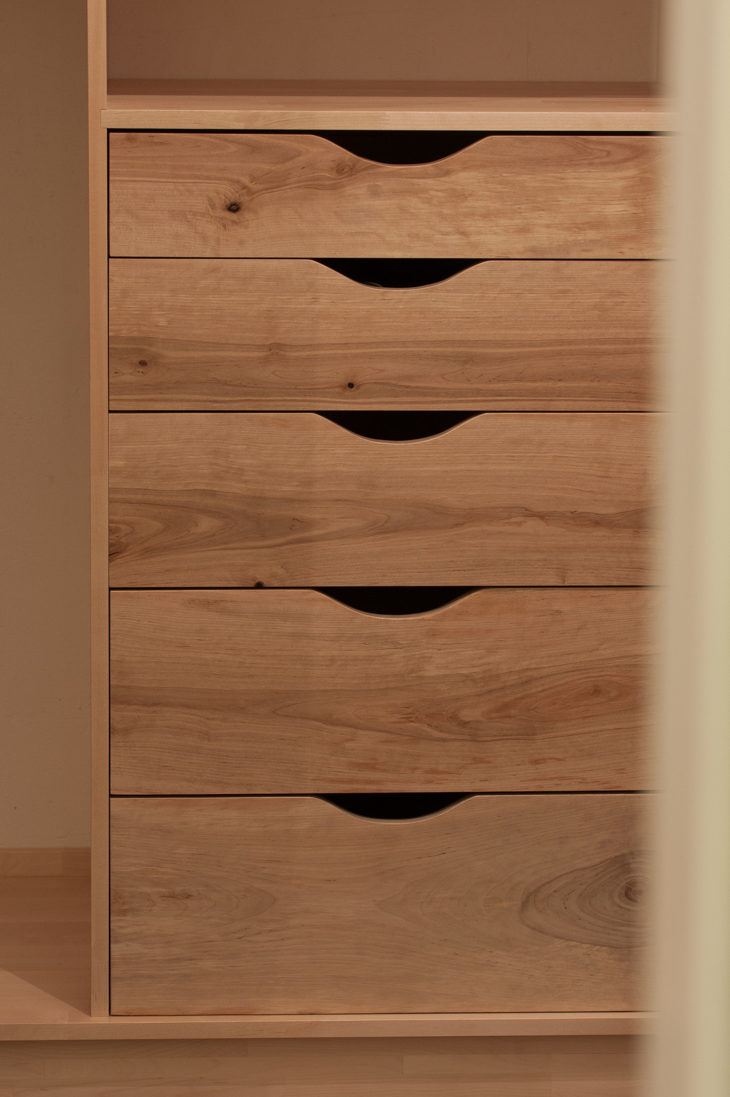 Встроенный шкаф в прихожей