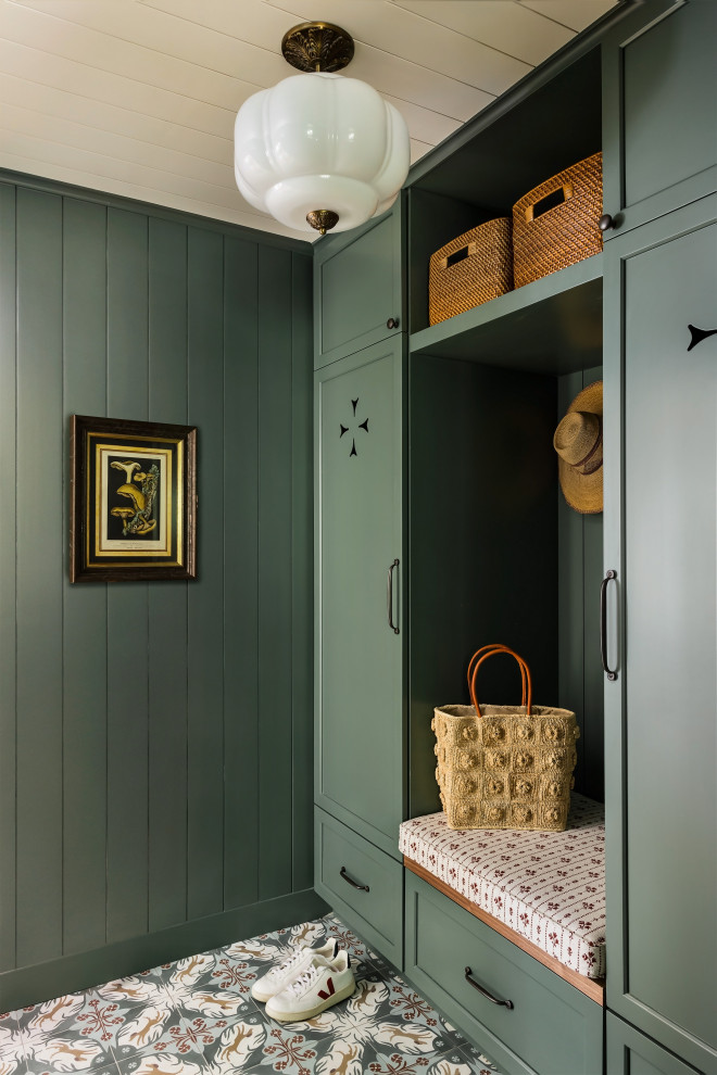 Entryway - traditional entryway idea in Boston