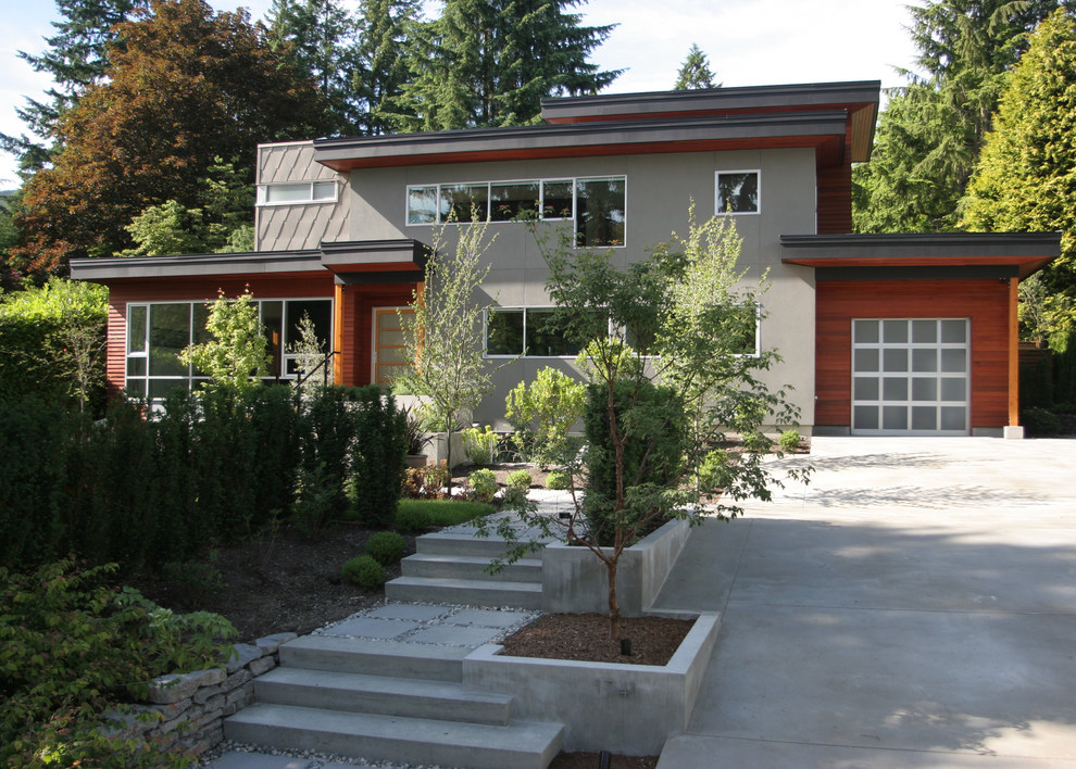 This is an example of a contemporary two-storey exterior in Vancouver.