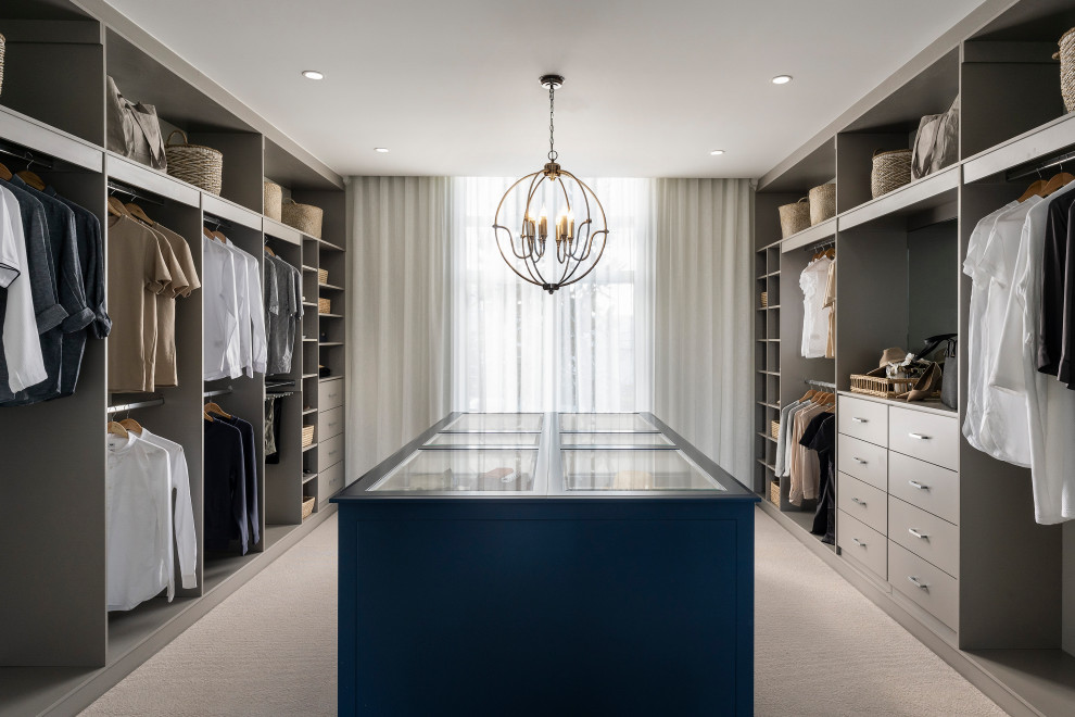 Inspiration for a transitional storage and wardrobe in Sydney.