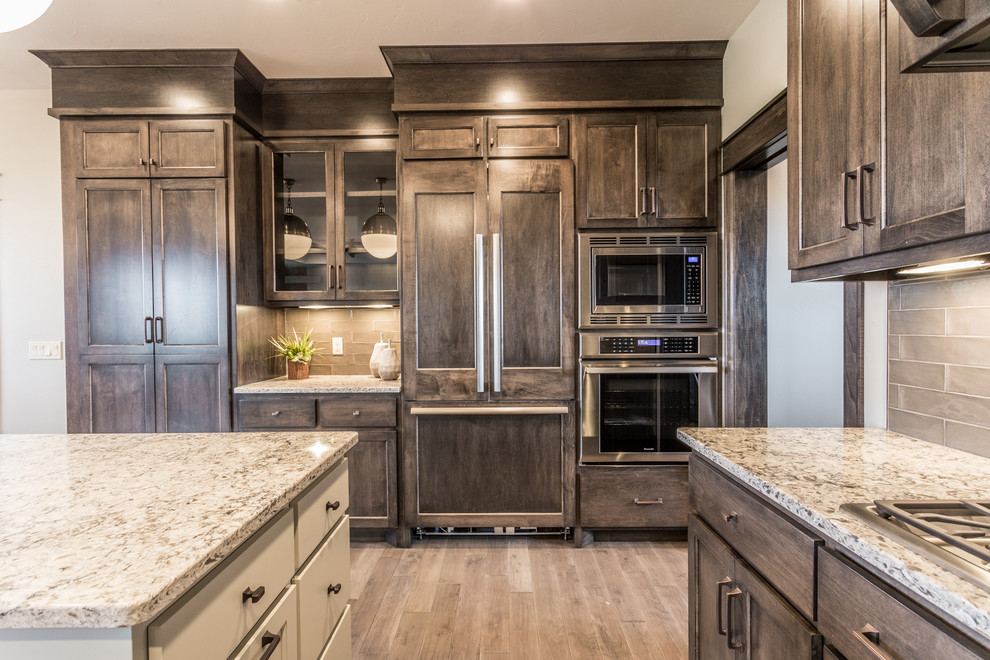 Kitchen - transitional kitchen idea