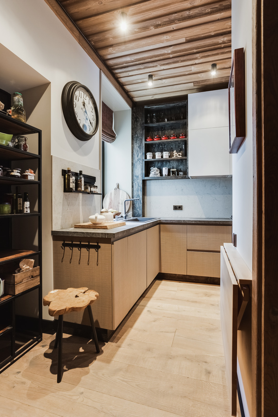 Необычное сочетание березы Old legno naturale, структурного шпона и эмали