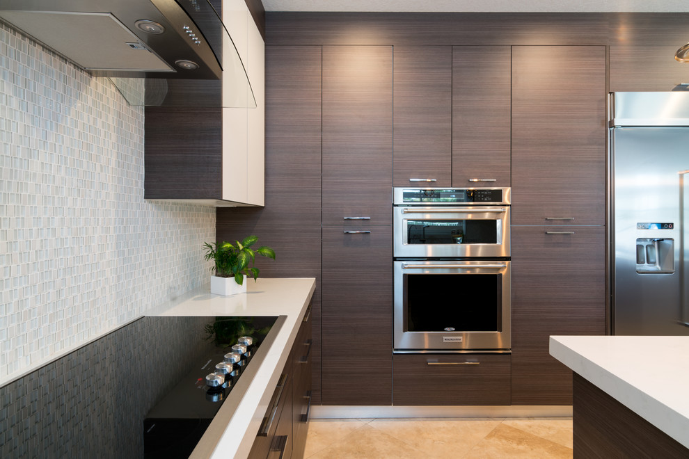 Kitchen - kitchen idea in Miami