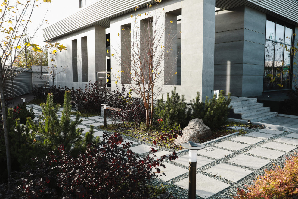 Оформление территории у офисного здания