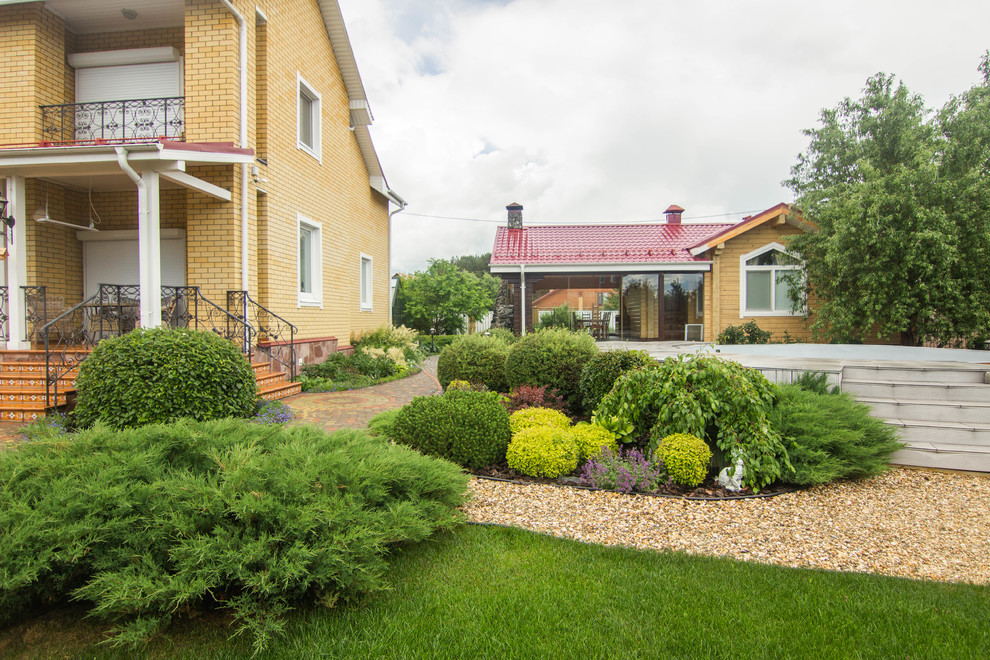 Сад с зеленой крышей