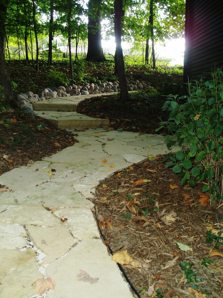 Design ideas for a transitional landscaping in Cedar Rapids.