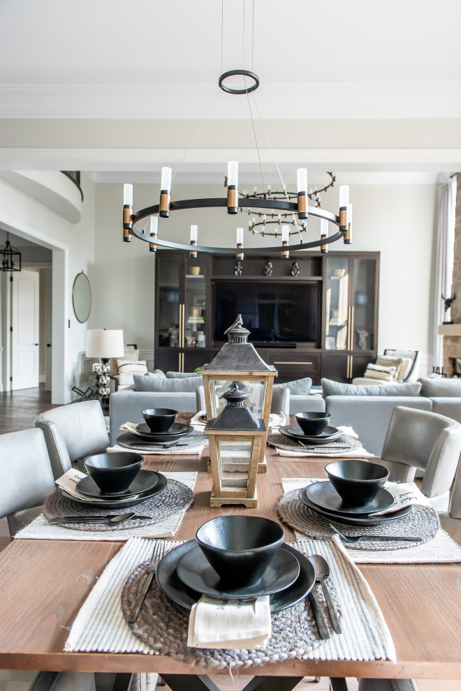 Inspiration for a transitional home design remodel in Toronto