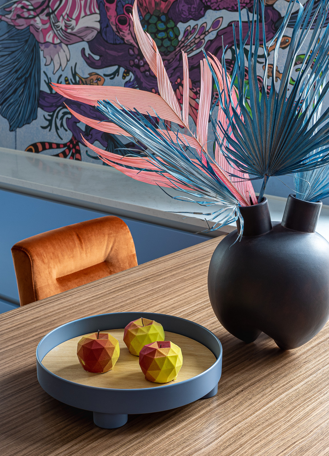 Современный интерьер в ярких цветах