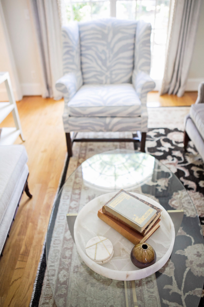 Inspiration for a transitional home design remodel in Atlanta