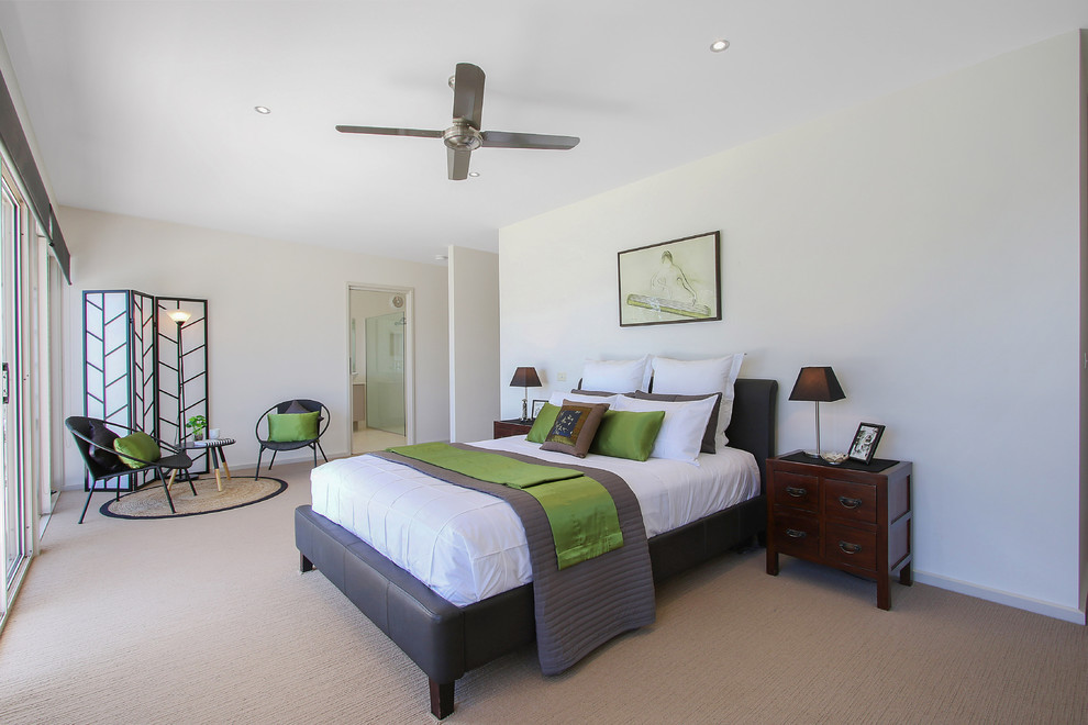 Photo of a contemporary bedroom in Gold Coast - Tweed.