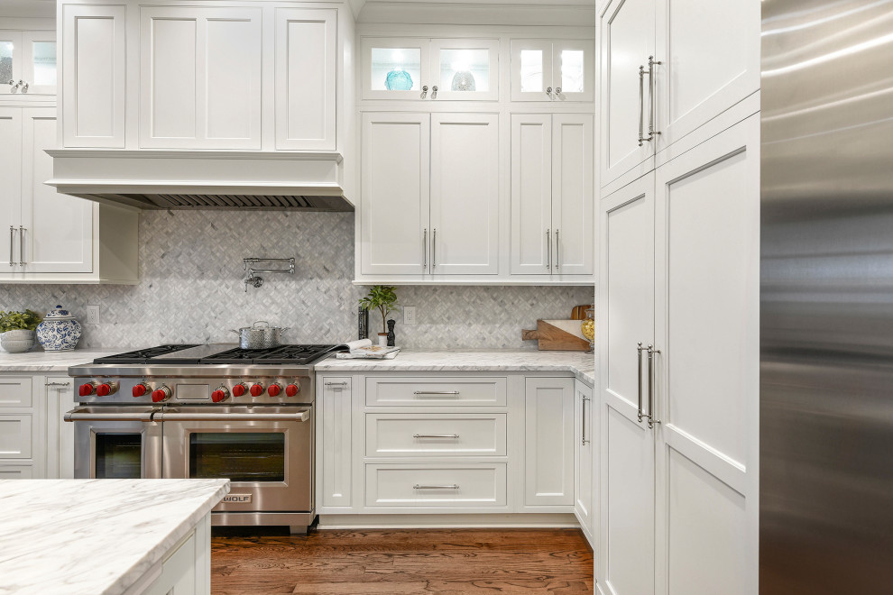 Inspiration for a transitional kitchen remodel in Jacksonville