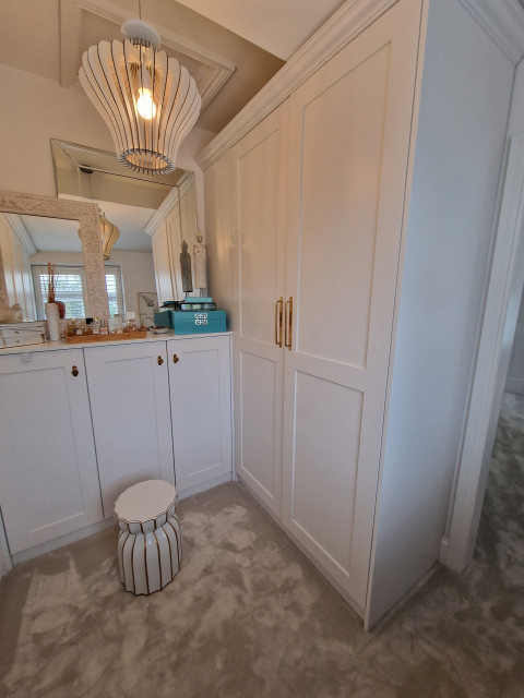 Lingfield Multi-Room Project modern-schlafzimmer