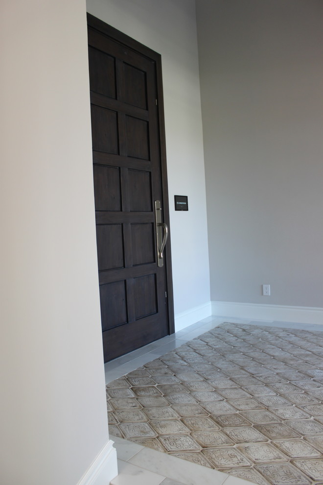 Example of a classic entryway design in Phoenix