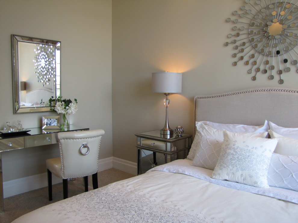 Photo of a contemporary guest bedroom in Toronto with carpet.