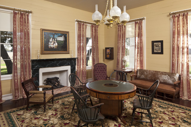 plantation house living room