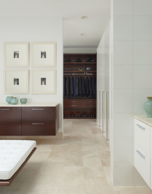 Master Closet modern-ankleidezimmer