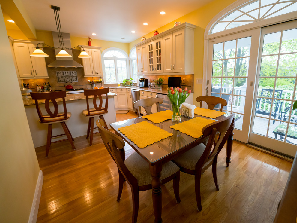 Kitchen - kitchen idea in Boston