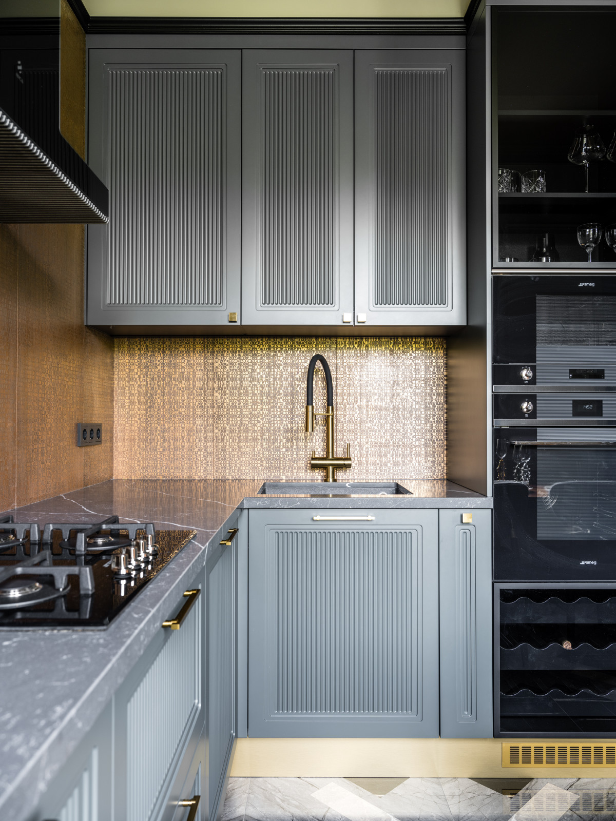 Сталинка на Университетском проспекте, 75 кВ.м.