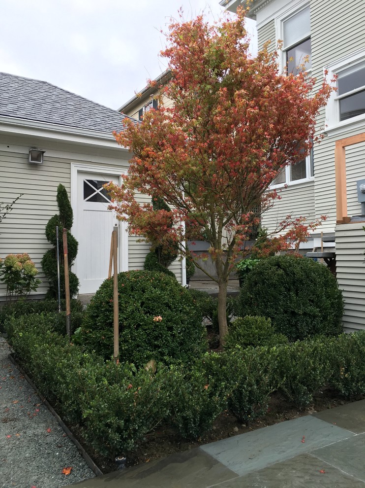 Photo of a traditional landscaping in Seattle.