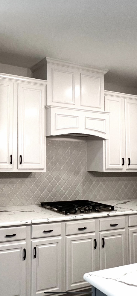 Transitional kitchen photo in Dallas
