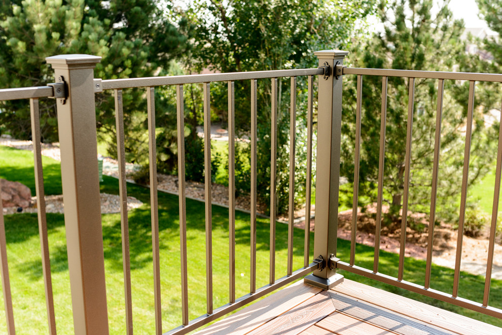 Example of a transitional deck design in Denver