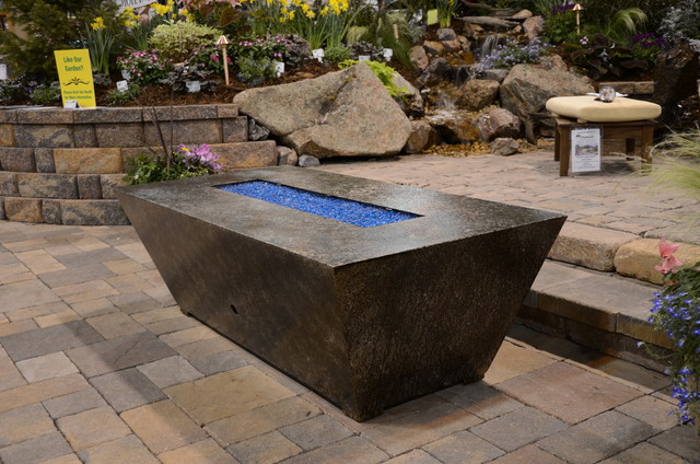 Parallax gas fire pit shown at the Colorado Garden and Home Show