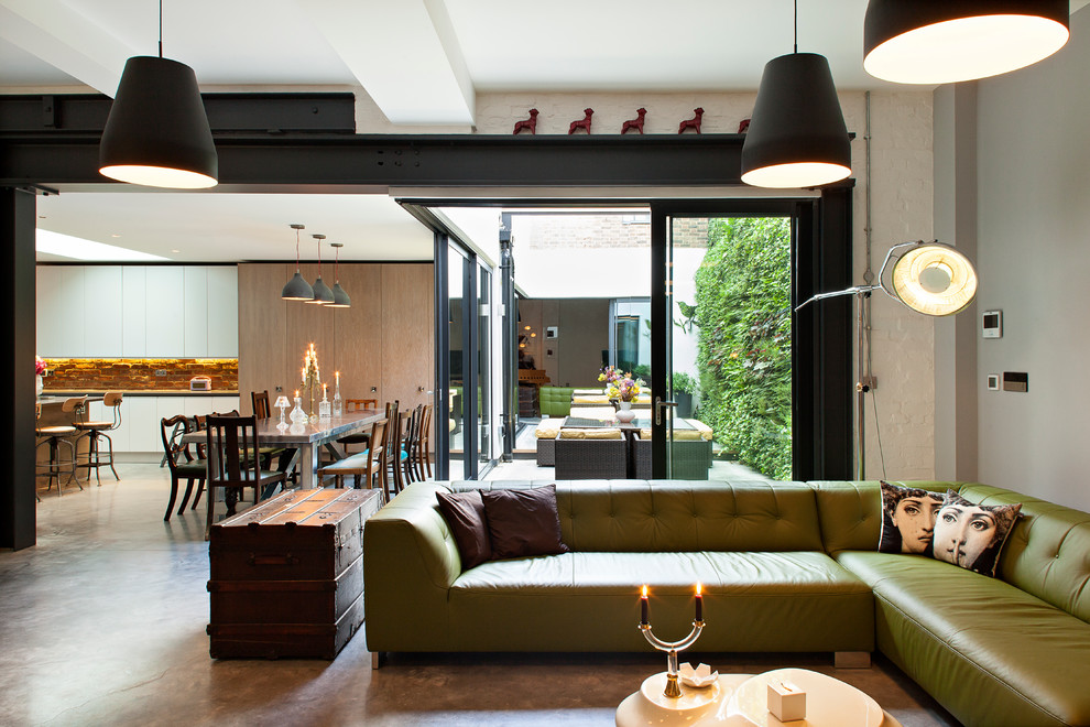 Design ideas for a contemporary living room in London.