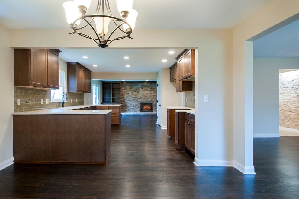 Transitional home design photo in Columbus