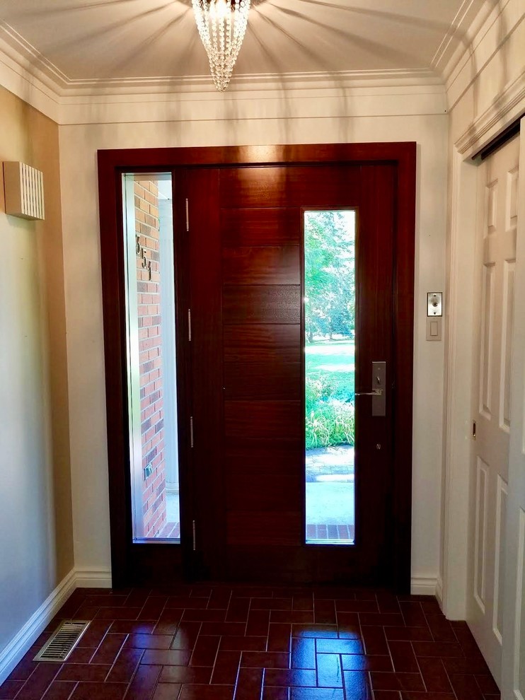 Entryway - transitional entryway idea in Toronto
