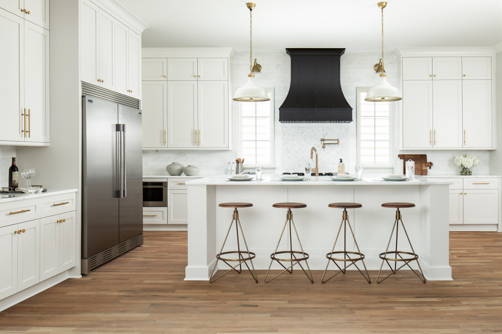 Transitional kitchen photo in Charlotte